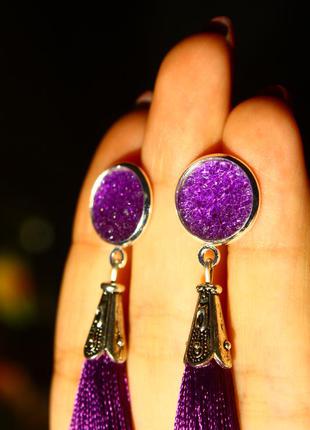 Серьги серёжки кисти кисточки фиолетовые с красивым камнем2 фото
