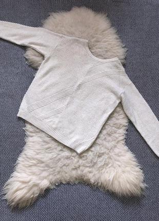 Молочный вязаный свитер кофта узор вырез джемпер