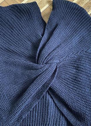 Чорний светр з красивою спиною 3