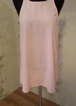 Нежно розовая блуза с открытой спиной