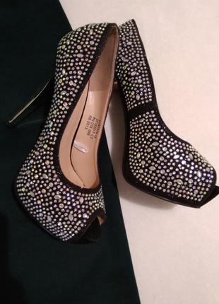 Шикарні туфлі.