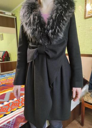 Пальто чорне з воротиком чорнобурка (відстібається) р36 з вопот