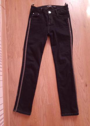 Красивейшие  брюки джинсы на  размер 42-44.указан размер 27.1 фото