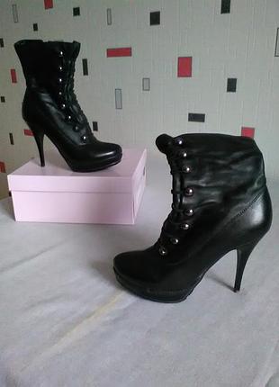 Шкіряні осінні ботільйончики-гусарки