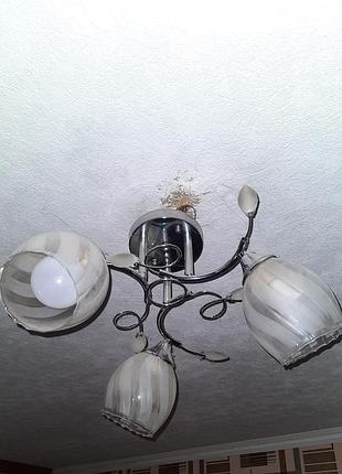 Люстра в комнате