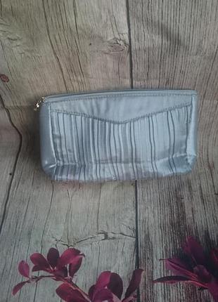 ❌косметичка bvlgari parfums ,серебряного цвета