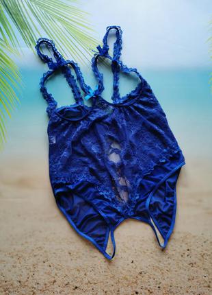 Синій сексуальний еротичний гіпюровий боді з відкритими грудьми і розрізом на ластовиці