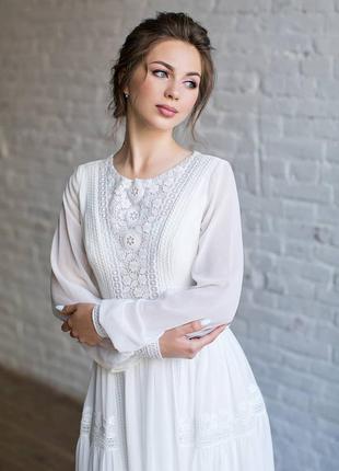 Весільна шифонова сукня бохо макраме з рукавами