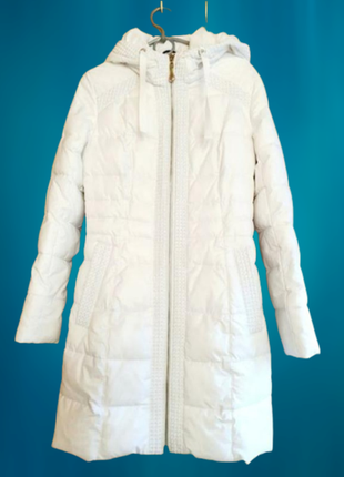 Белая зимняя теплая приталенная маленькая куртка eacmaess luxury collection с капюшоном.