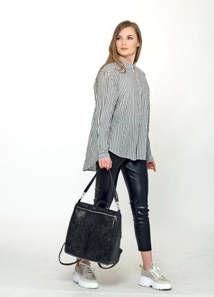 Трендовая сумка-рюкзак трансформер с крокодиловым принтом для женщин2 фото