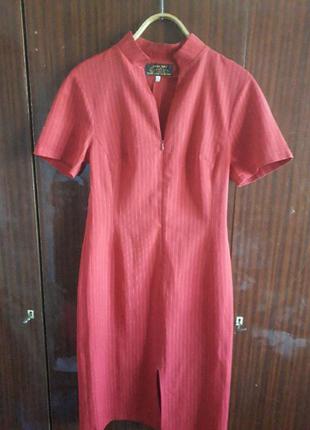 Червоне плаття в діловому стилі