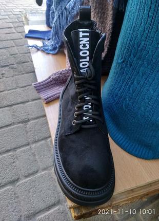 Ботинки натуральный замш в середине искусственный мех.