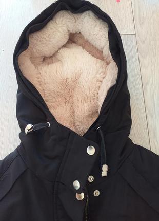 Куртка парка теплая демисезонная с мехом и капюшоном7 фото