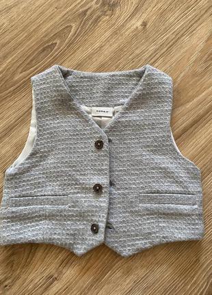Стильная жилетка для малыша 4-6 месяцев