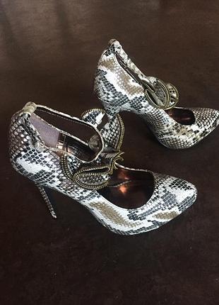 Туфлі з англії