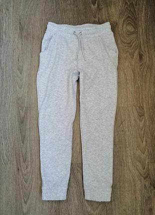 Теплі штани i❤️ girlswear на 9 років
штані з  начосом.
довжина 80см
крок 55см
пояс 32см затягуються на шнурку
стан ідеальний