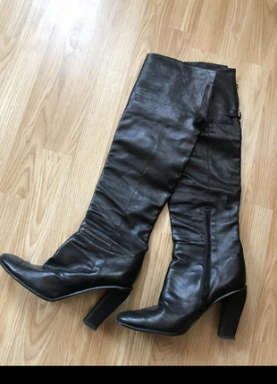 Черные высокие сапоги трубы ботфорты