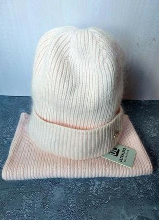 Новий зимовий комплект (шапка, хомут).