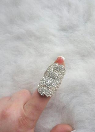 Серебристое большое широкое длинное обьемное кольцо со стразами камнями цирконий сваровски2 фото