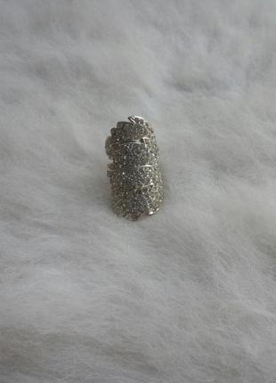 Серебристое большое широкое длинное обьемное кольцо со стразами камнями цирконий сваровски3 фото