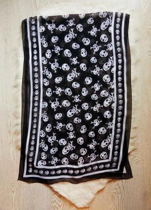 Черный длинный широкий платок шарф шифон с белыми черепами принт рисунок пиратский