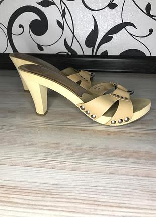 Босоножки, шлепки, шлепанцы