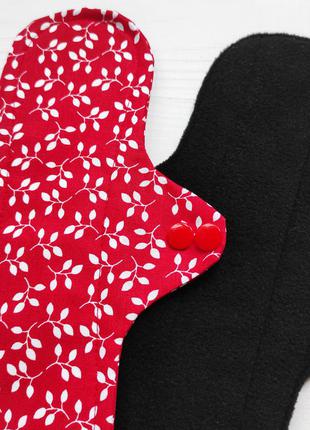 Багаторазові прокладки для критичних днів червоні з листочками. великий вибір тканин.2 фото