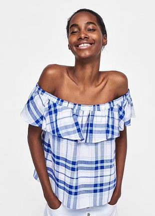 Блуза с открытыми плечами в клетку zara