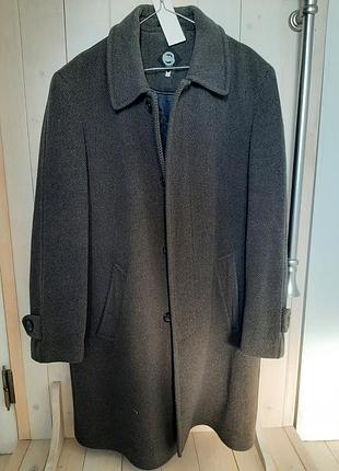 Класичне вовняне пальто на синтепоні.