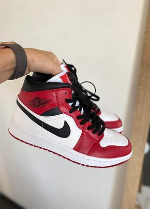 Nike air jordan 1 mid "chicago" white heel жіночі кросівки найк аїр джордан