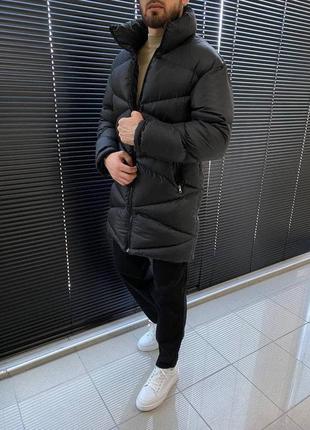 Чоловічий подовжений пуховик