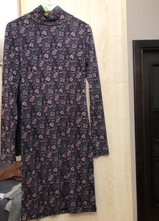 Платье с рукавом