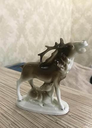 Порцелянова статуетка "олені" (олень і оленя)