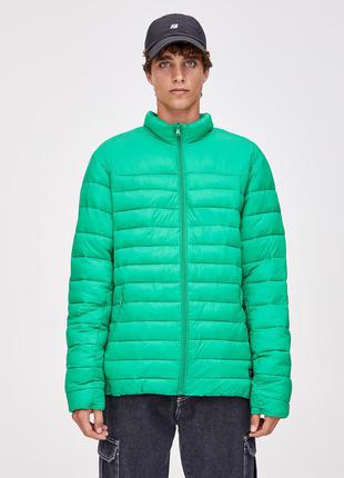 Куртка утеплена зелена з коміром-стійкою та кишенями застібка на блискавку pull&amp;bear