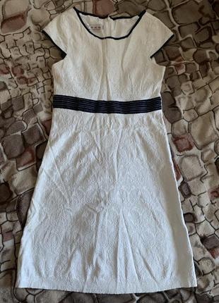 Сукні жіночої з фактурної тканини