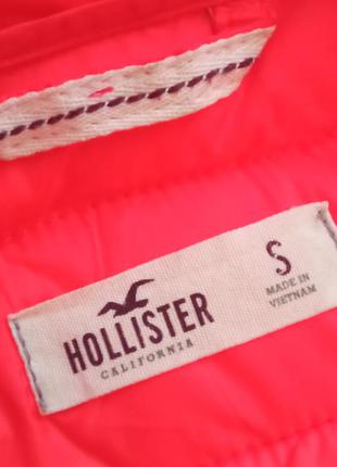 Стеганая  жилетка hollister с капюшоном4 фото