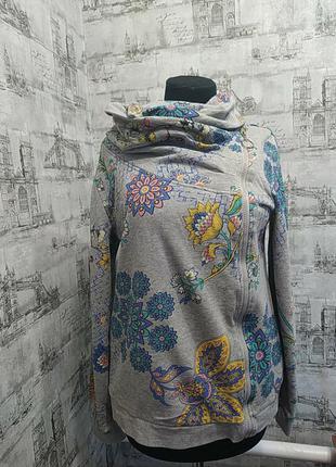 Серая в цветах с замочком наискось и красивым воротником, теплая на байке
