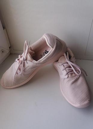 Кроссовки лёгкие