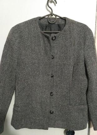 Итальянский стильный шерстяной пиджак "в рубчик"1 фото