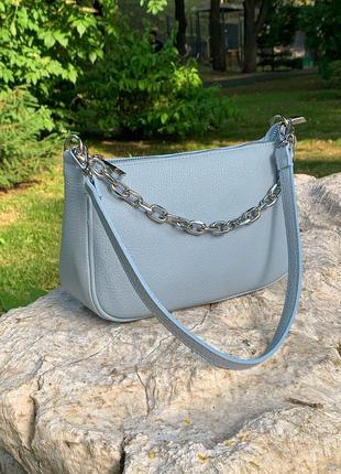 Шкіряна жіноча сумочка блакитна з ланцюжком2 фото