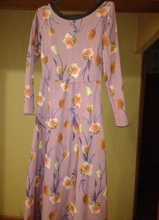 Дуже красиве максі-сукня темно-рожевого кольору в квітковий принт