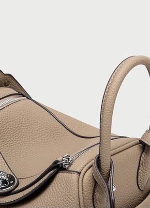 Женская кожаная бежевая  брендовая сумка6 фото