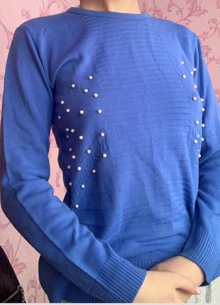 Кофта свитер голубая с декором бусинами