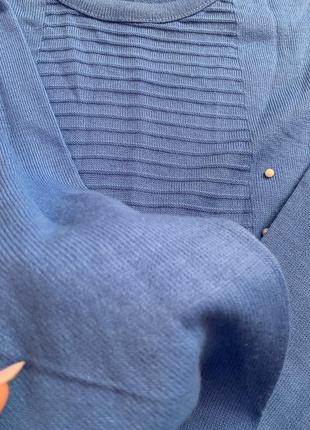 Кофта свитер голубая с декором бусинами3 фото