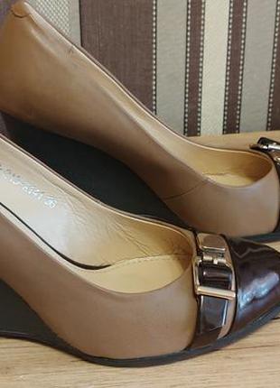 Шкіряні туфлі на танкетці 36 розмір