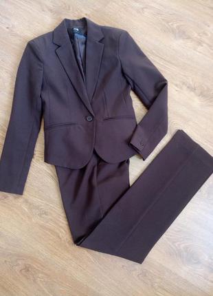 Брючний костюм