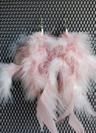 Серьги из светло-розовых натуральных перьев4 фото