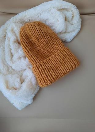 Женская вязаная зимняя зимова шапка бини