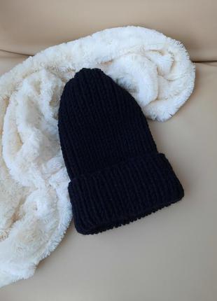 Женская вязаная зимняя зимова шапка бини с отворотом