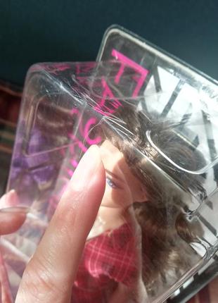 Барби модница 137, barbie fashionistas, mad for plaid doll with long brunette hair, модель ghw539 фото